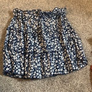 Super cute blue flower skirt!